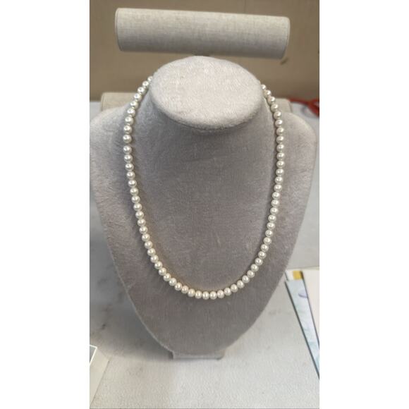 Natural White Pearl Necklace 18" 14K Gold Clasp - Picture 1 of 5